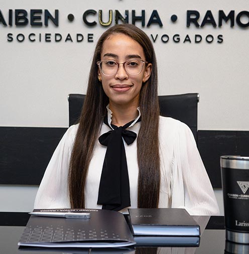 Larissa Corradini - Advogada Associada