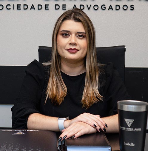 Isabelle Paim - Advogada Associada